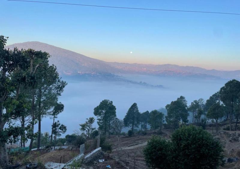 Hotel Maa Bhagwati Almora Exteriör bild